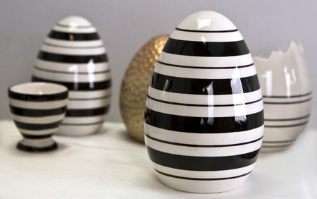 Art Pol Ozdoba Ceramiczna Duże Jajko W Paski Czarno Białe