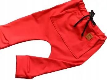 Spodnie czerwone z kieszonką rozmiar 146
