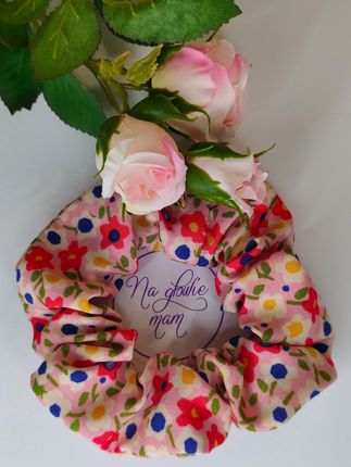 gumka scrunchie różowa w kwiaty