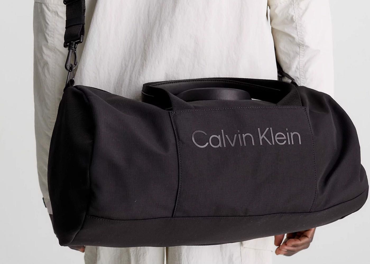 Calvin Klein Ck Must T Barrel