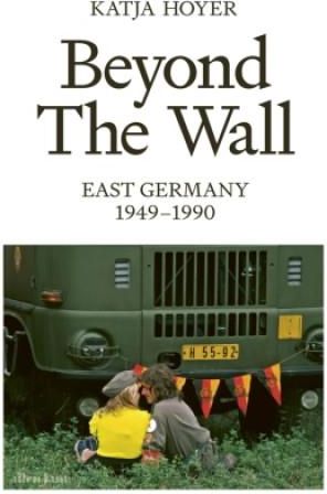 Beyond the Wall - Literatura obcojęzyczna - Ceny i opinie - Ceneo.pl