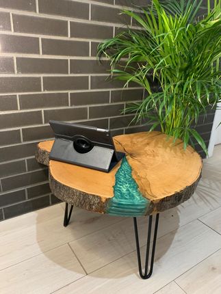 Stolik z drewna bukowego i żywicy epoksydowej - unikalny design