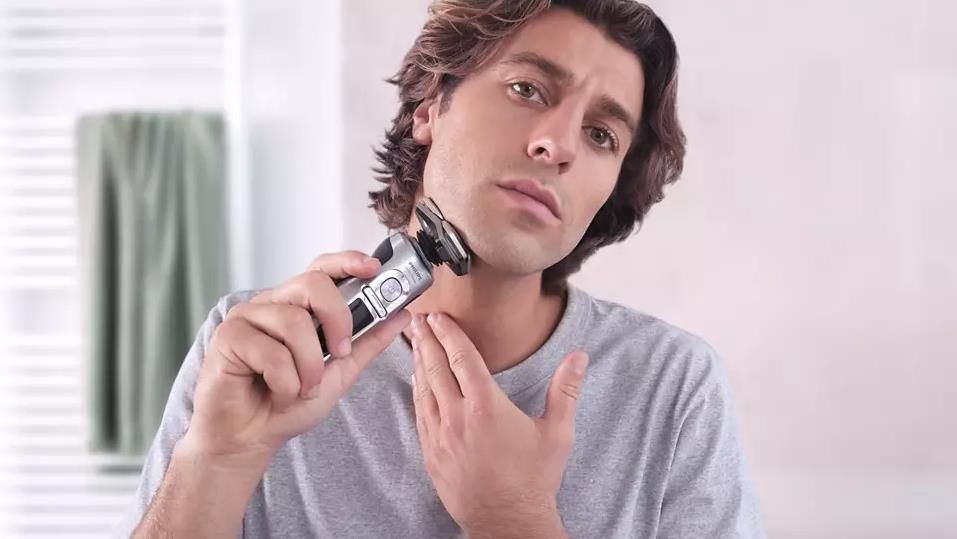 фото Электробритва мужская Philips SkinIQ SP9885/35