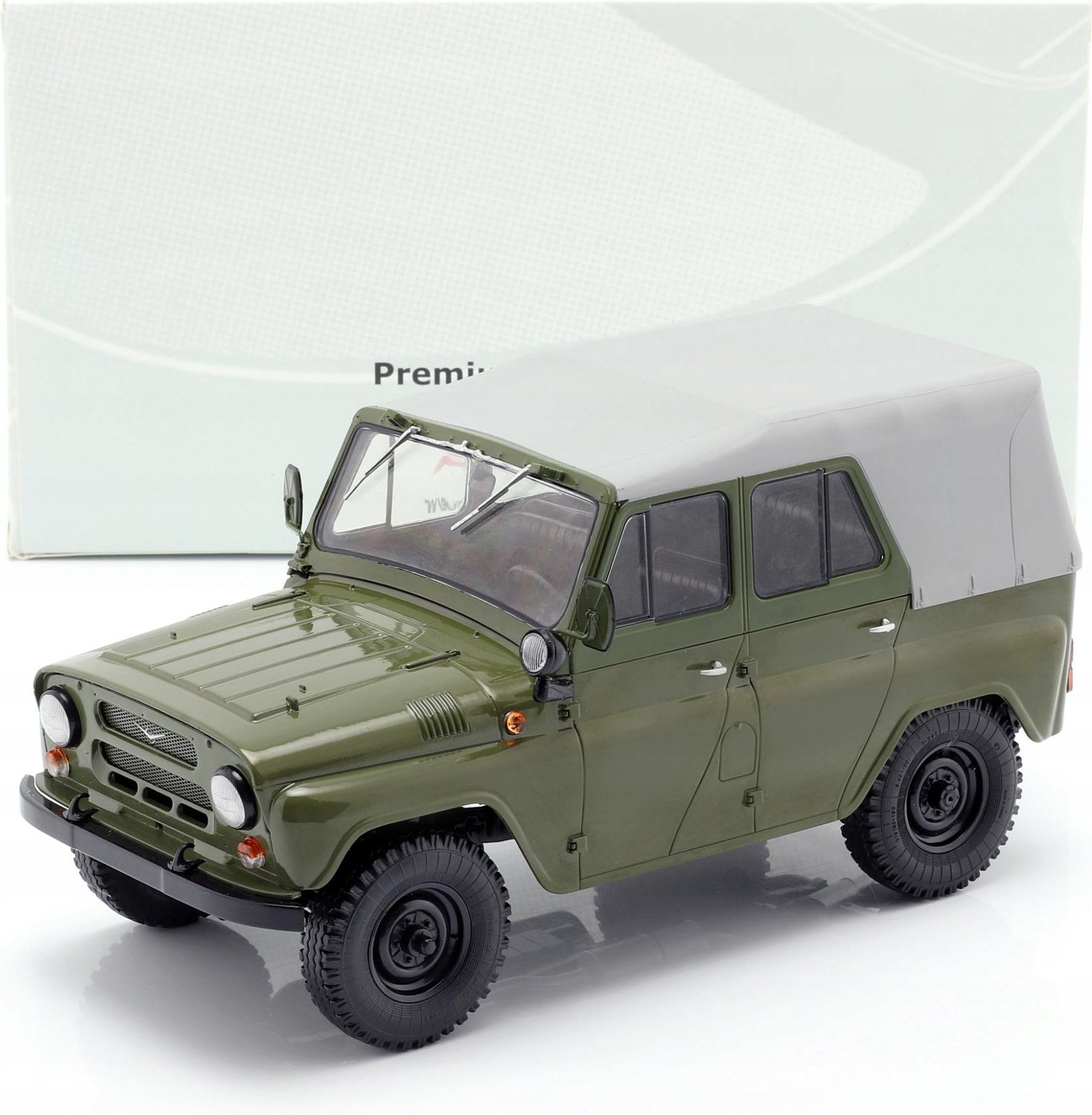 1/18 ワズ ソ連 ソヴィエト UAZ 469 オリーブ グリーン olive grey