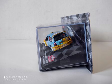 UNIVERSAL HOBBIES 1/43 Renault clio S 1600 Rally Vinho Madeira 2003
