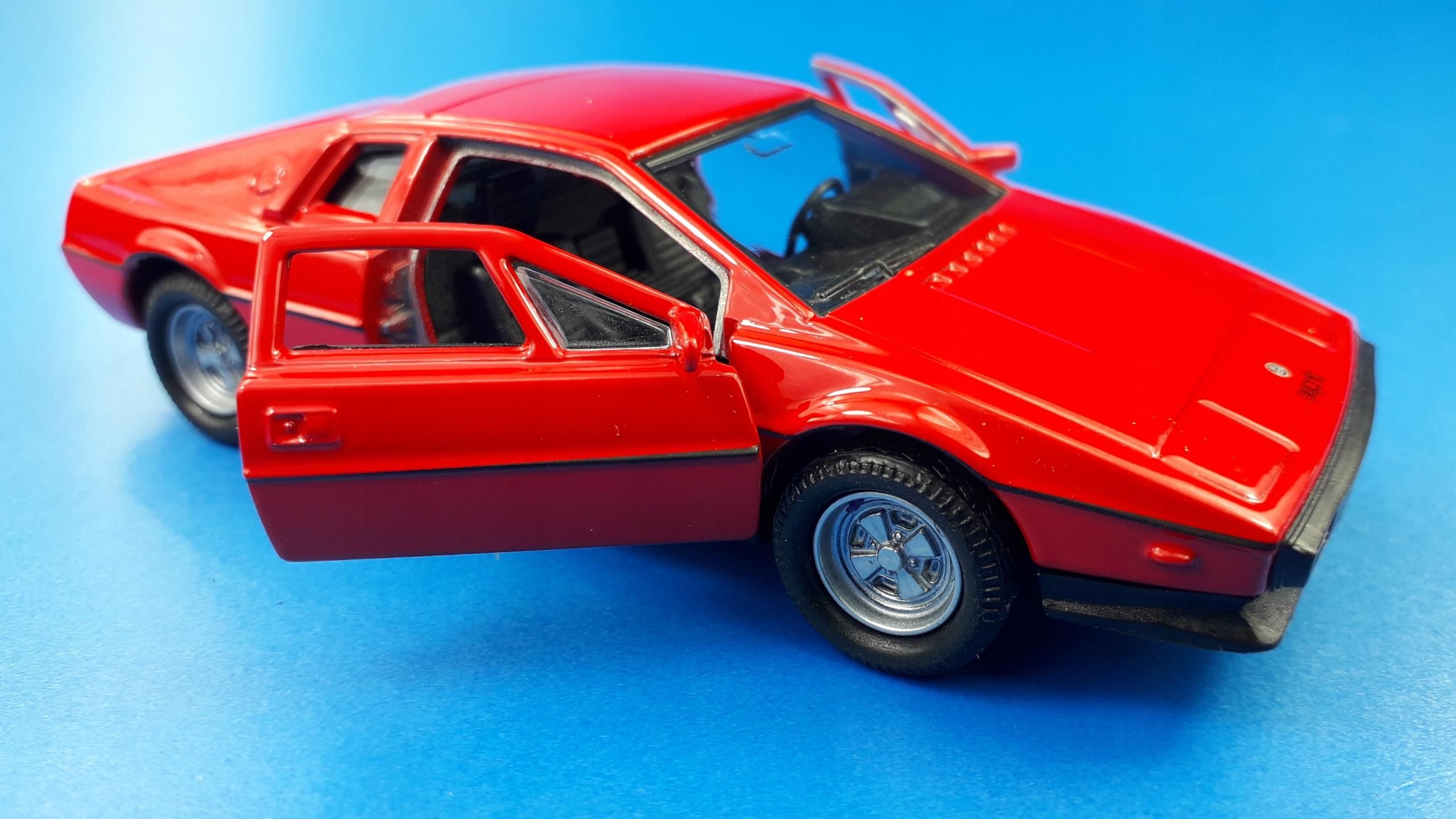 Welly Lotus Esprit S2 Modellauto 1/24 – Bekannt Aus James Bond, Metall/Plastik, Türen öffnen