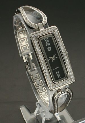 Zegarek damski srebrny biżuteryjny z czarną prostokątną czarną