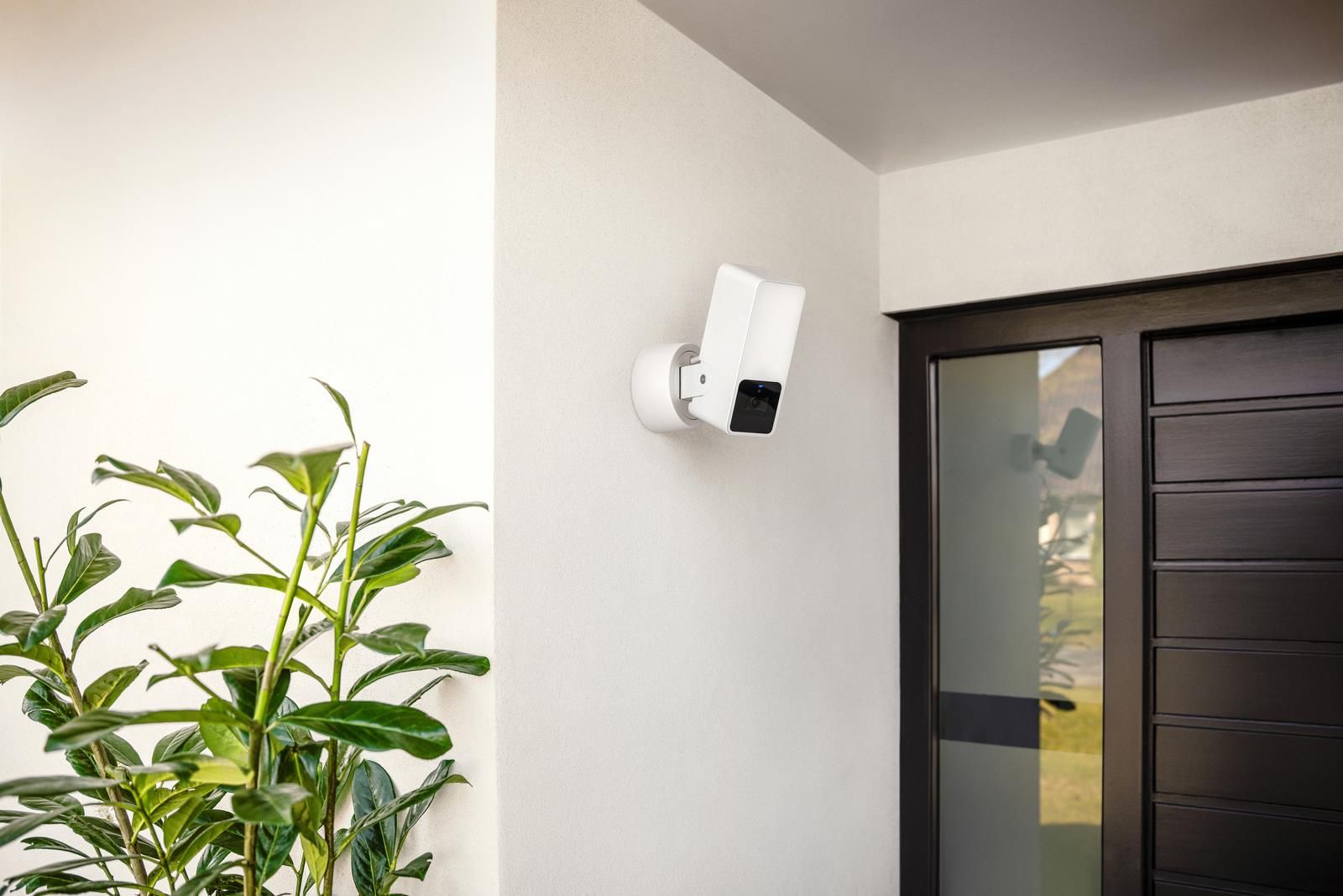 фото IP-камера відеоспостереження Eve Outdoor Cam (10ECG8101)
