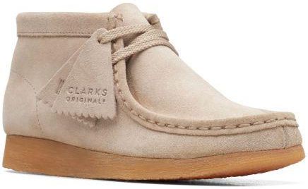Dziecięce buty zimowe Clarks Wallabee Boot Youth G kolor sand suede 26169805
