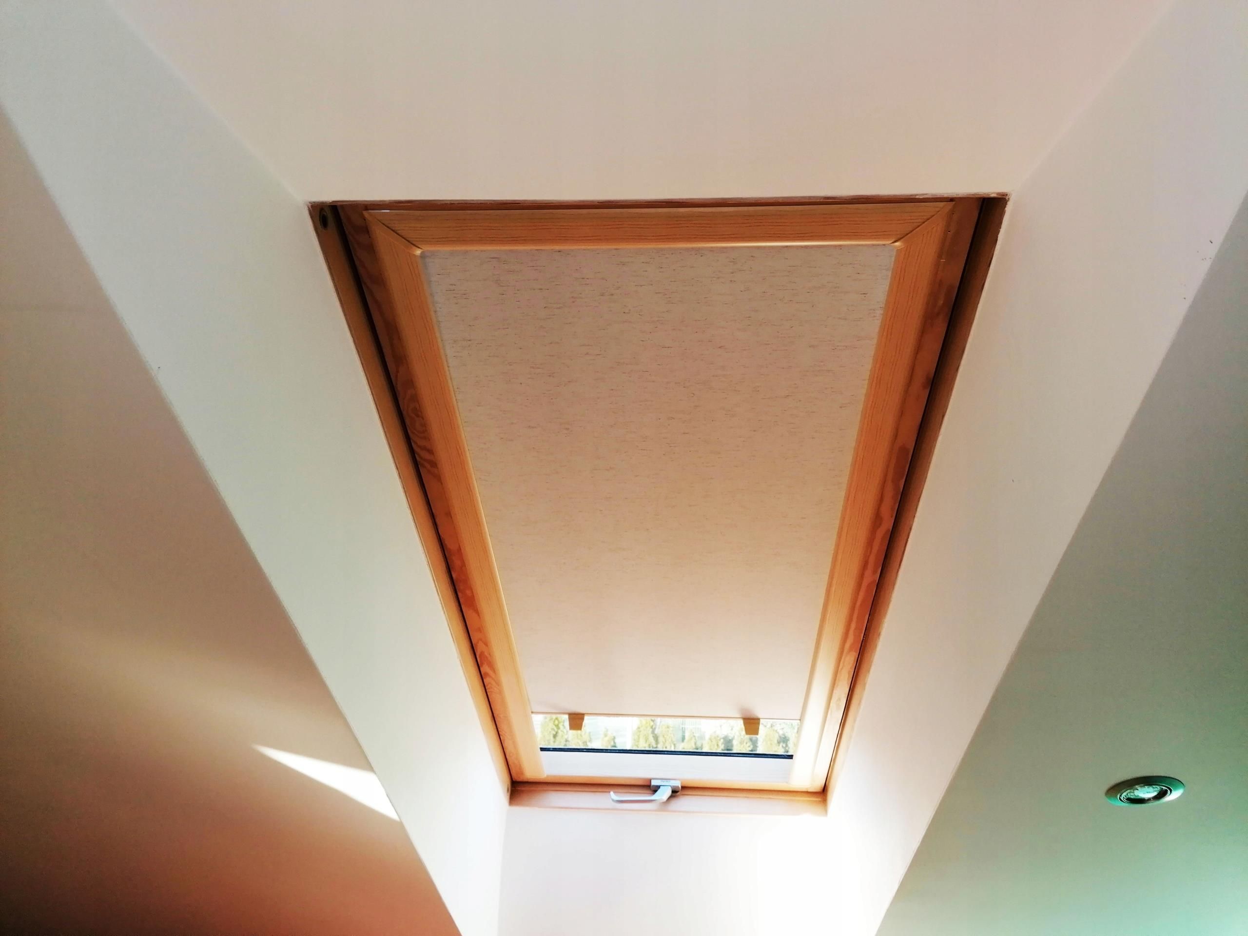 Roleta zewnętrzna Keika Roleta Dachowa Okpol Iso Is0 78X140 Termiczna