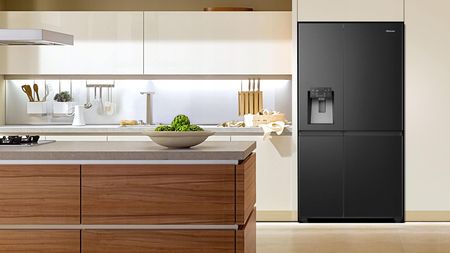 Lodówka Hisense RS818N4TFE Side by Side 179 cm Czarna od