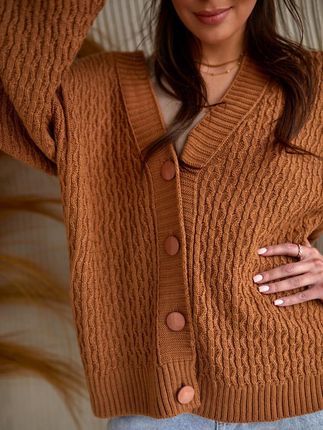 Luźny sweter rozpinany z wzorem karmelowy 0590