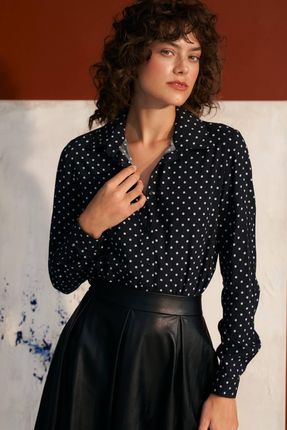 Wiskozowa koszula w groszki - K69 (kolor czarny, rozmiar 34)