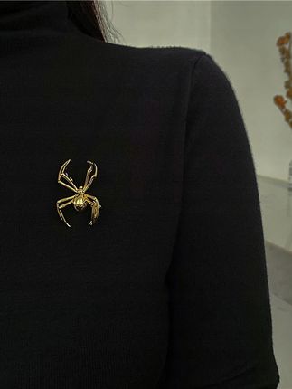 Nothing But Love Efektowna broszka w kształcie pająka