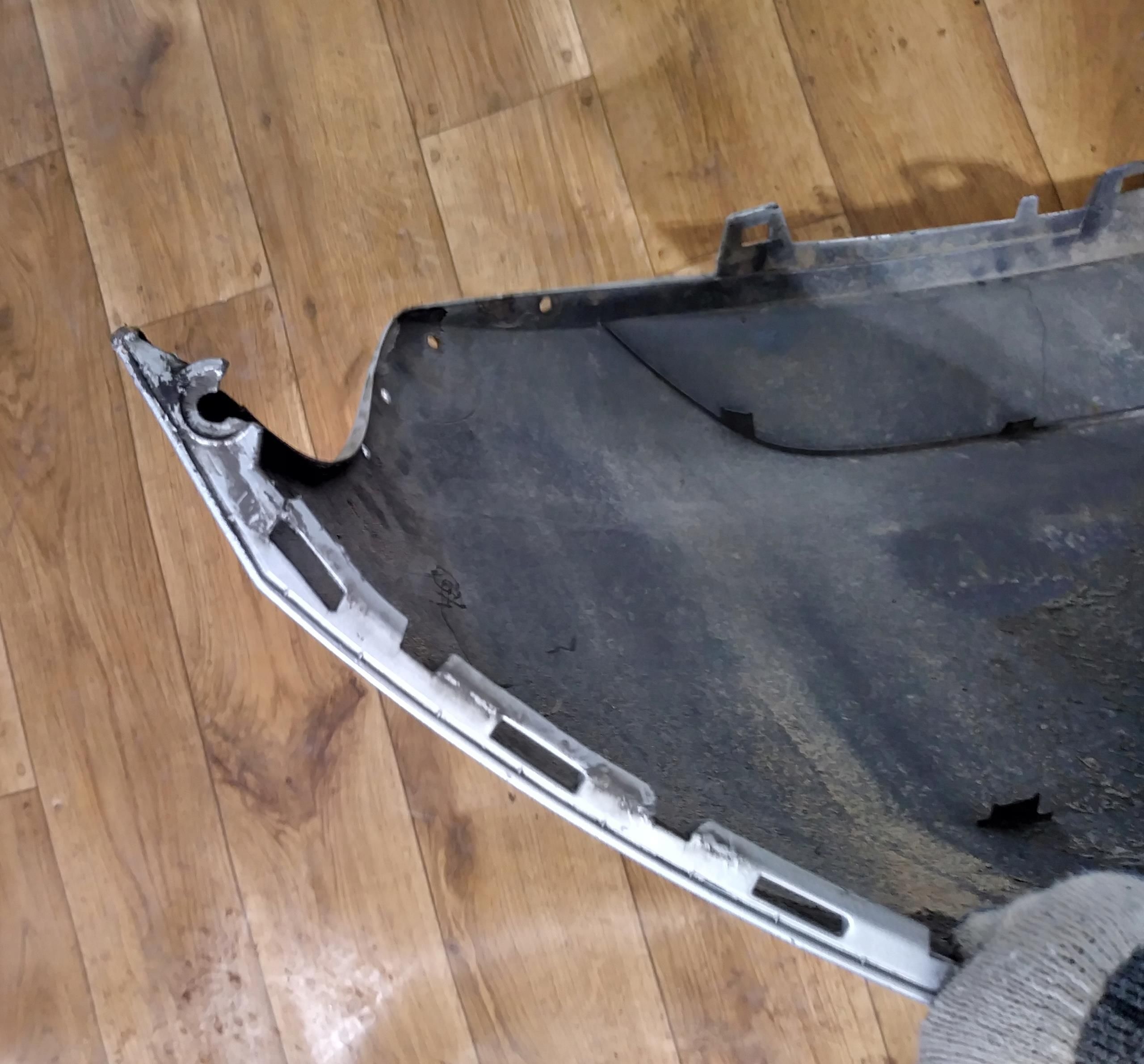Staffa Paraurti Anteriore Destra | Per SKODA CITIGO, SEAT MII, UP | OEM 1S0807184A