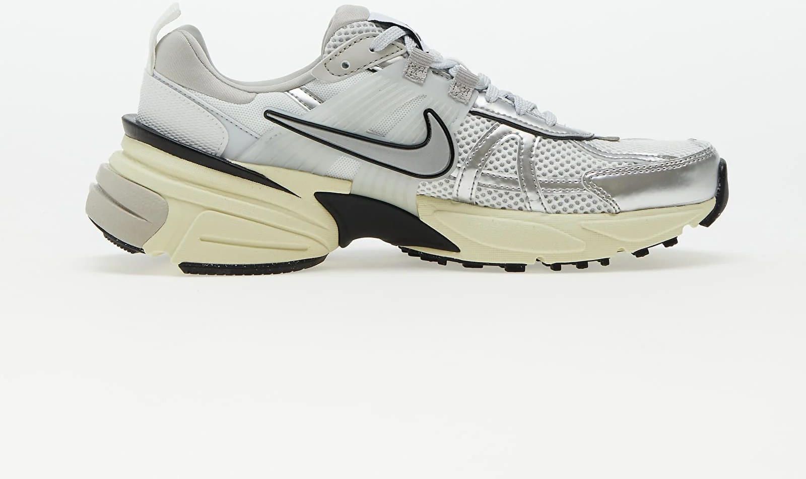 Nike V2K Run Summit White/ Metallic Silver - Ceny i opinie