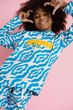 Bluza dresowa z kapturem niebieska z abstrakcyjnym wzorem i napisem