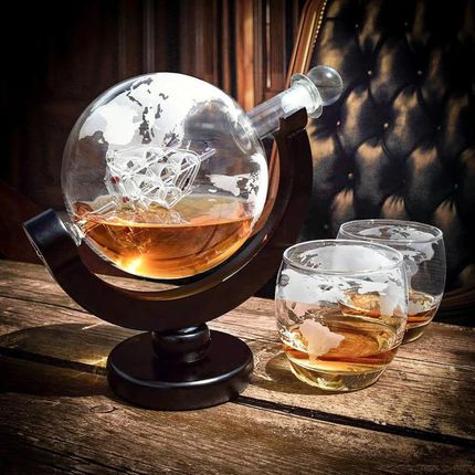 Szklana karafka grawerowana na stojaku globus na whisky + 2 szklanki