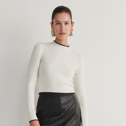 Reserved - Sweter z kontrastową wstawką - Kremowy