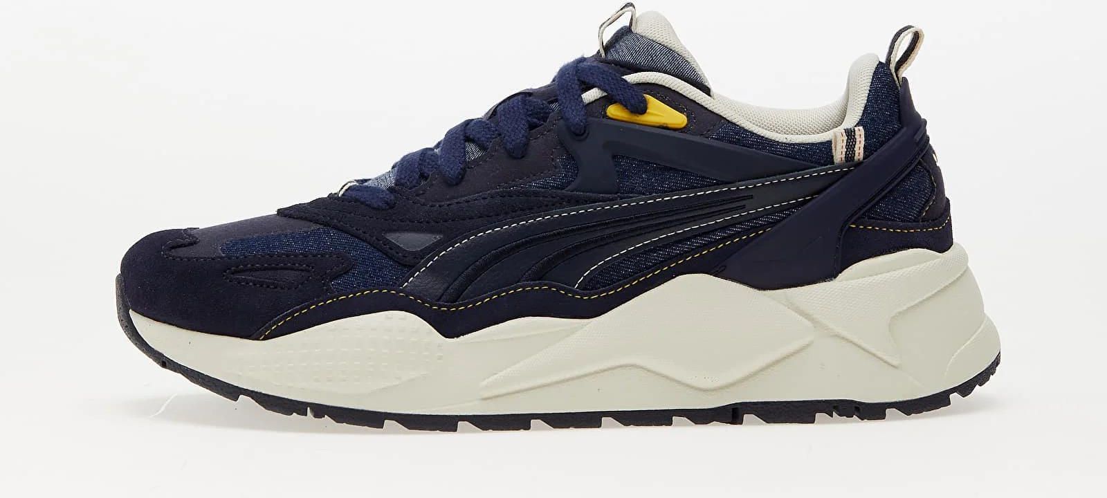 EX•SO X INDIGO Czarne sneakersy z imitacji zamszu z motywem gwiazdek