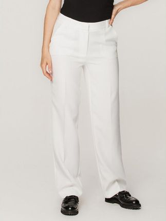 Klasyczne białe spodnie garniturowe