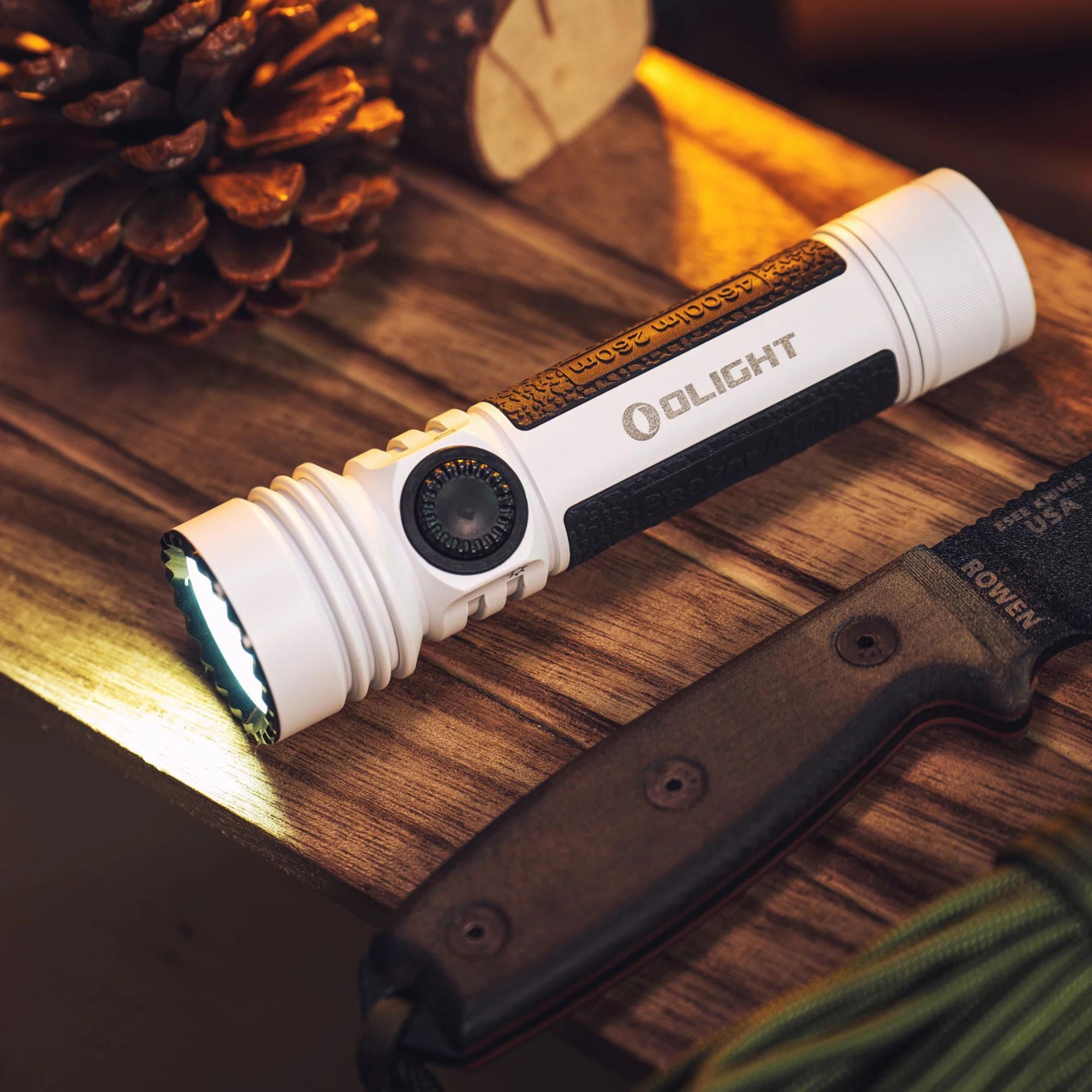 olight Seeker 4 Pro ホワイト Latarka Olight Taktyczno Poszukiwawcza Seeker 4 Pro Cool