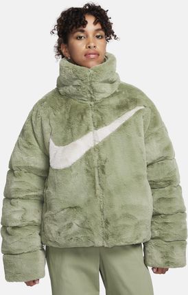 Damska oversize'owa kurtka puchowa ze sztucznego futra Nike Sportswear Essential - Zieleń