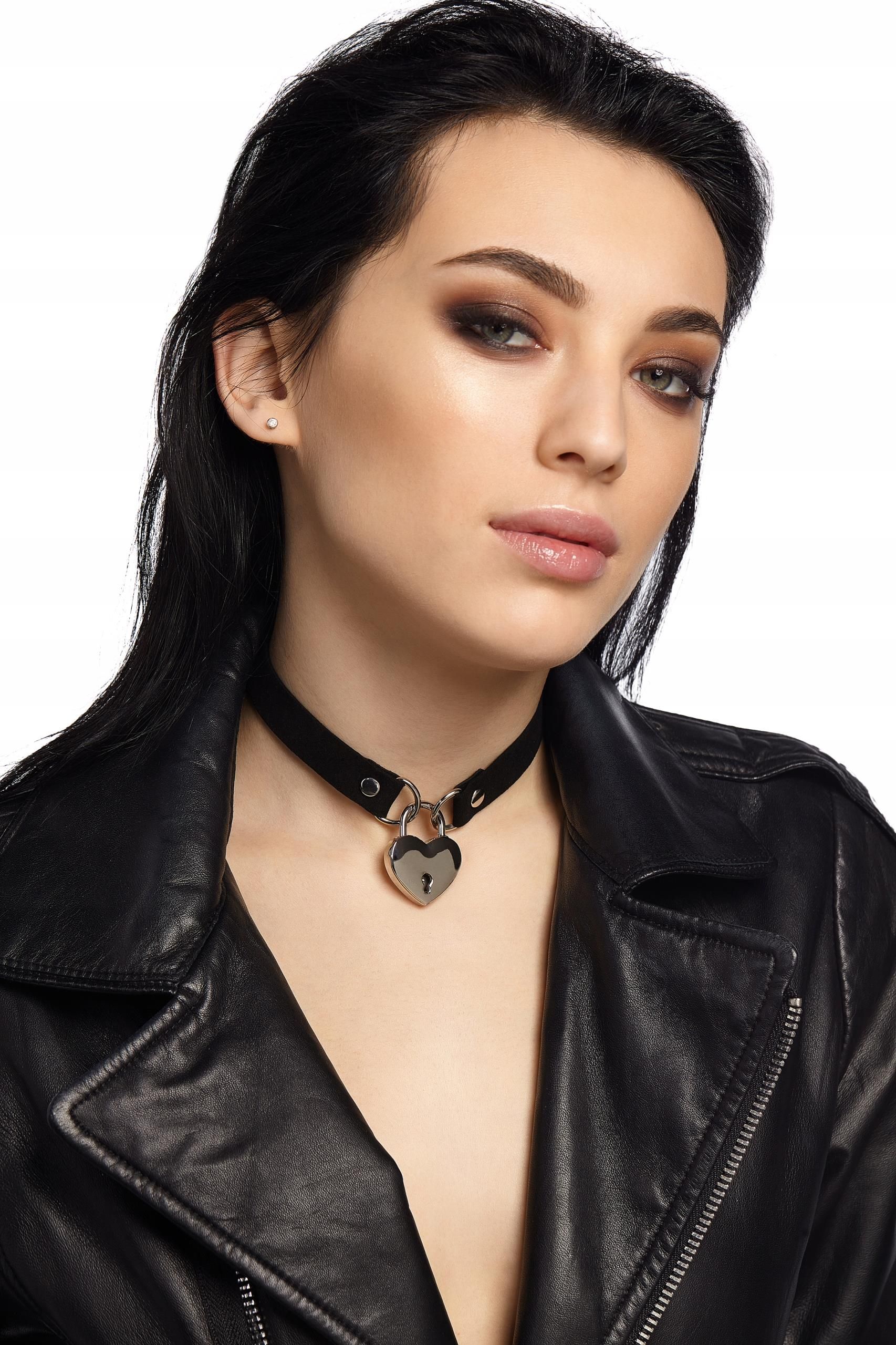 Chocker gotycki ze srebrnym krzyżem