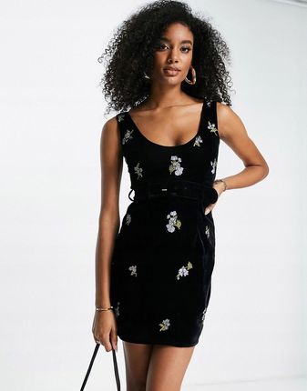 Czarna welurowa sukienka mini w kwiaty z paskiem L