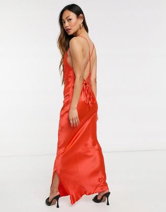Ognistoczerwona sukienka maxi na ramiączkach 40