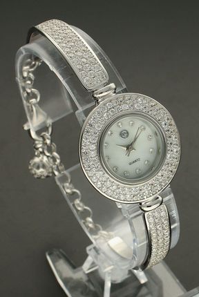 Zegarek srebrny damski okrągły wysadzany cyrkoniami 'Bogaty styl'