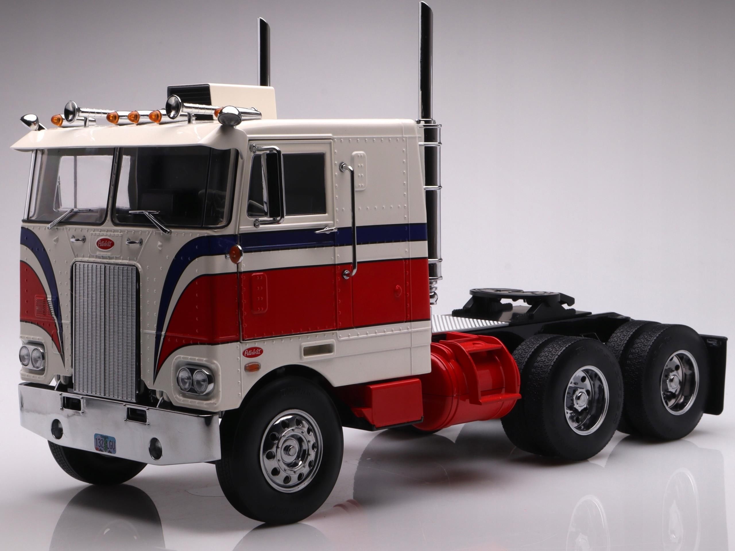 Modelissimo: Road Kings Peterbilt 352 Pacemaker 1977-1979 red/silver 1/18 - YouTube Road Kings 1/18 Peterbilt 352 Pacemaker 1977-1979 グリーン トレーラー ヘッド