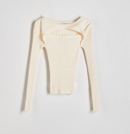 Reserved - Sweter z ozdobnym wycięciem - Kremowy