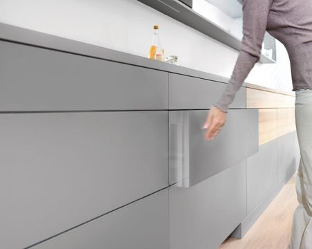 Blum Polska 561H2851C Tandem Plus Do Tip On Pełny Wysuw Prowadnica 30 Kg Dł.=285 Mm Z Bolcem Mocującym Prawa Powierzchnia Cynkowana - zdjęcie 2
