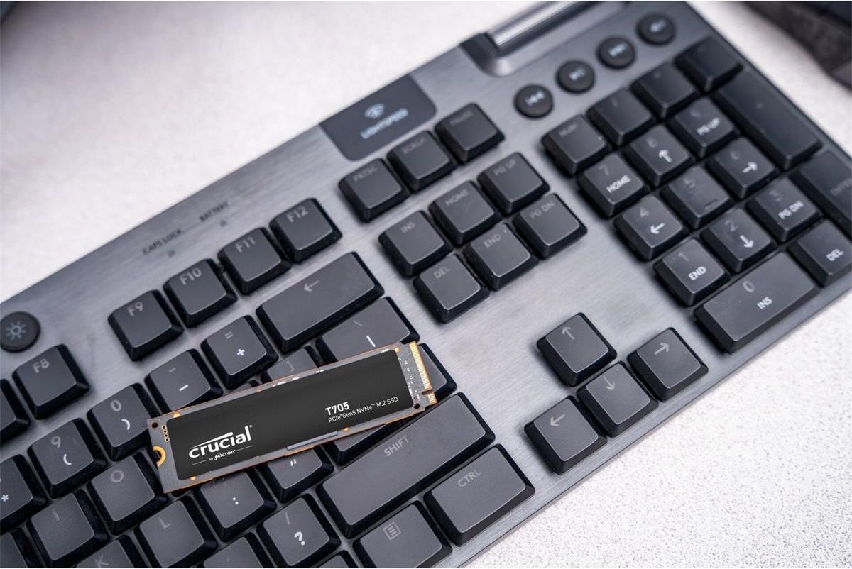 Crucial T705 2TB PCIe Gen5 NVMe M.2 SSD | CT2000T705SSD3