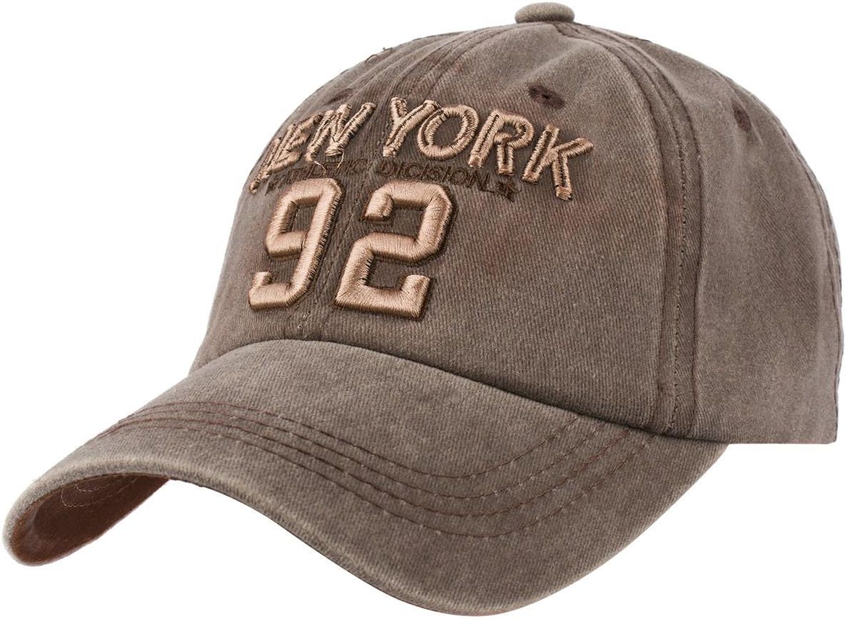 i-brazowa-czapka-z-daszkiem-