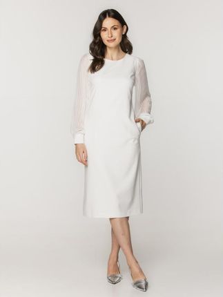 Biała sukienka ze stylowymi rękawami