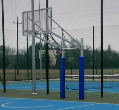 Dwusłupowa Konstrukcja Do Koszykówki Strong Mocowana W Tulejach Wysięg 1,65m