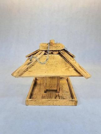 Karmnik dla ptaków drewniany opalany dach z kominem na nóżce 34x34x30 cm