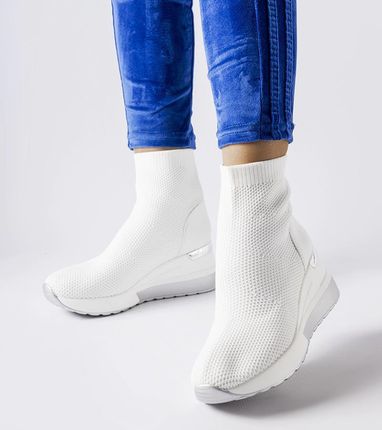 Białe materiałowe sneakersy na koturnie Casgio