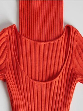Reserved - Prążkowana sukienka midi - czerwony