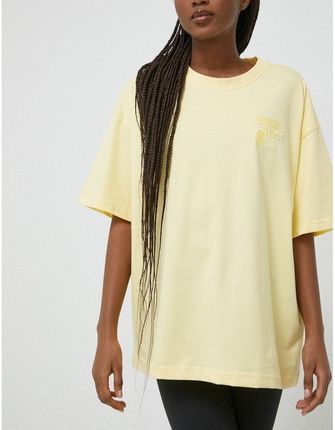Koszulka T-shirt marki Fila model FAW0442 kolor Zółty. Odzież damska. Sezon: Cały rok