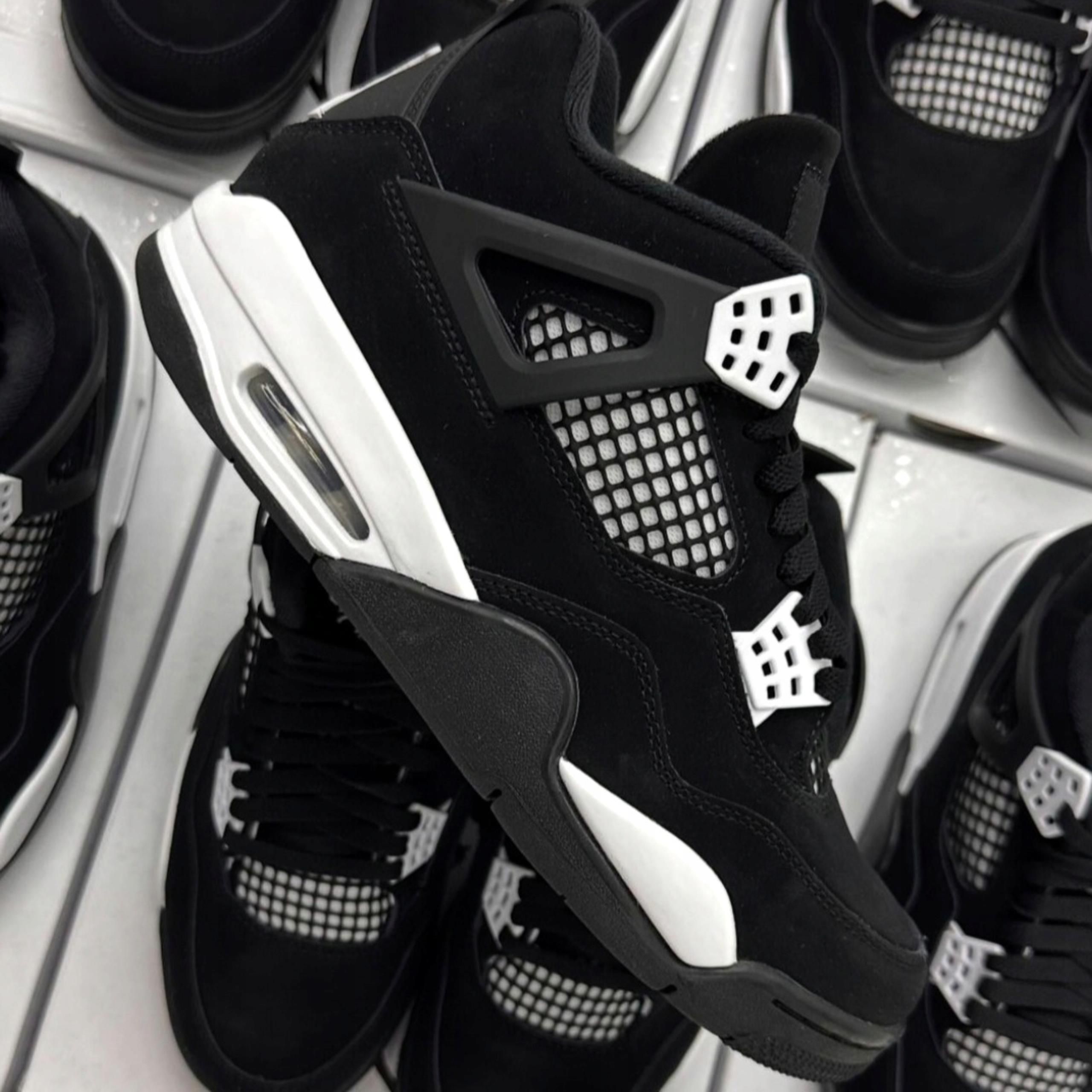 Buty Nike Air Jordan 4 Retro White Thunder FQ8213-001 r. 36 Buty Nike Air Jordan 4 Retro White Thunder FQ8213-001 r. 36