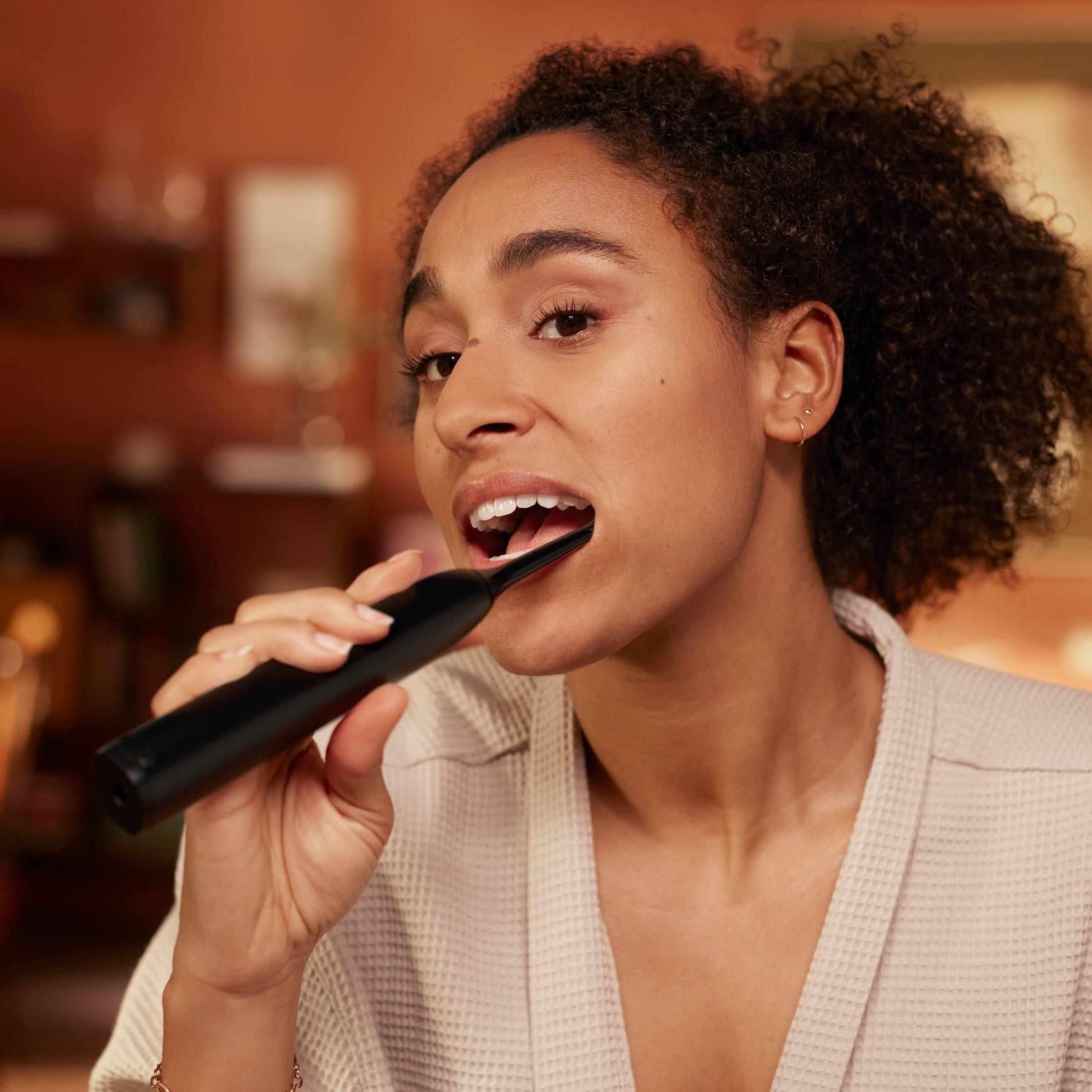 фото Електрична зубна щітка Philips Sonicare 5300 Series HX7101/01