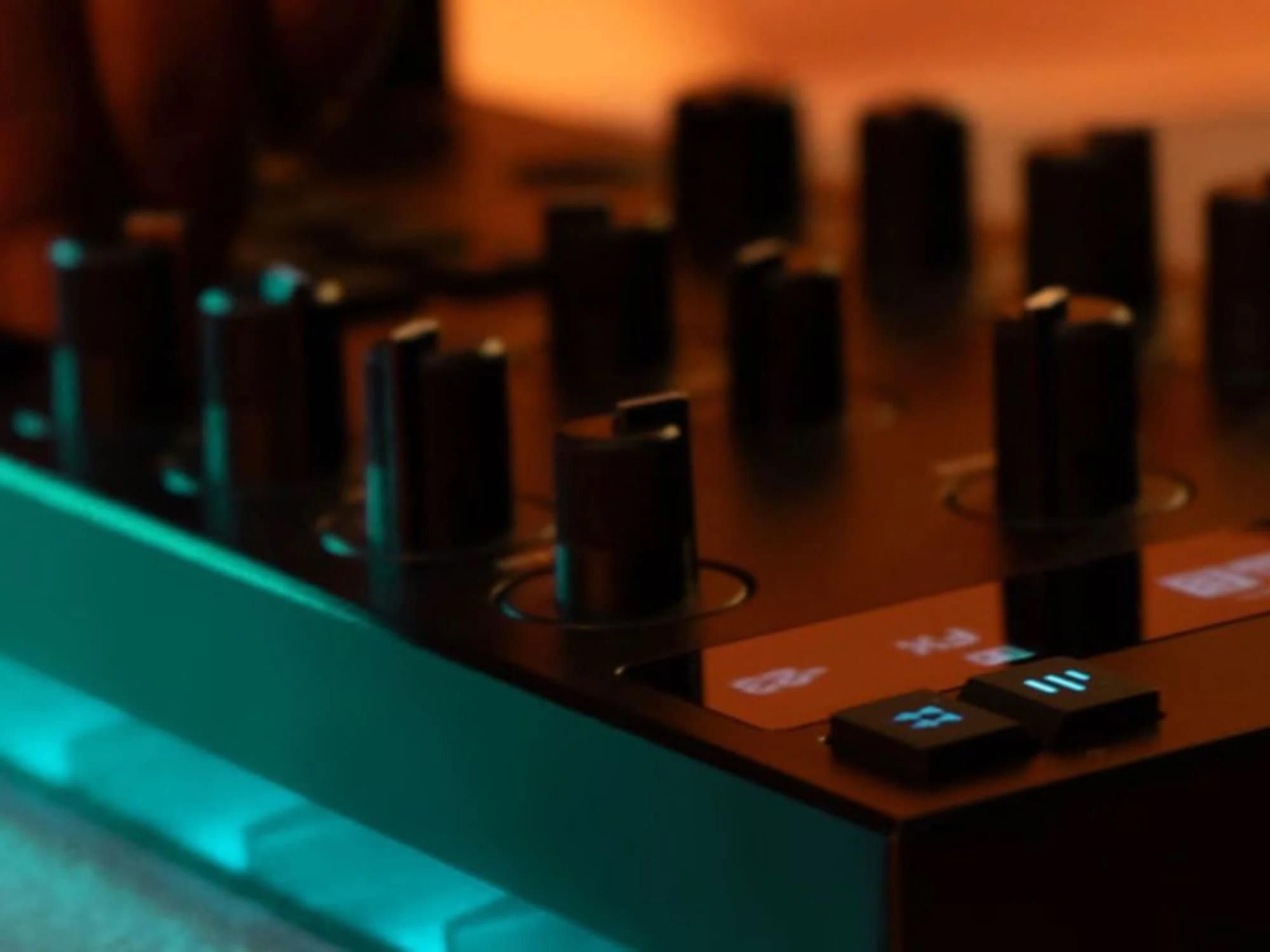 Traktor Native Instruments Z1&x1 mk2 セット Native Instruments Z1 MK2 i X1 MK3 z torbami Traktor Modular