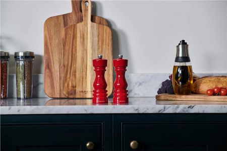 Cole & Mason Zestaw młynków do soli i pieprzu London czerwony połysk 18 cm - zdjęcie 4