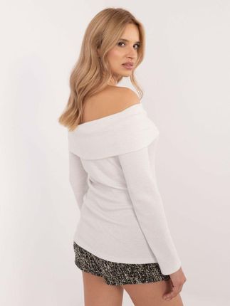 Sweter z odkrytymi ramionami ecru, dopasowany