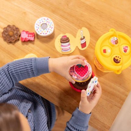 Melissa & Doug Zestaw Do Robienia Ciast I Ciastek Z Urodzinową Babeczką Play To Go 50497 - zdjęcie 3
