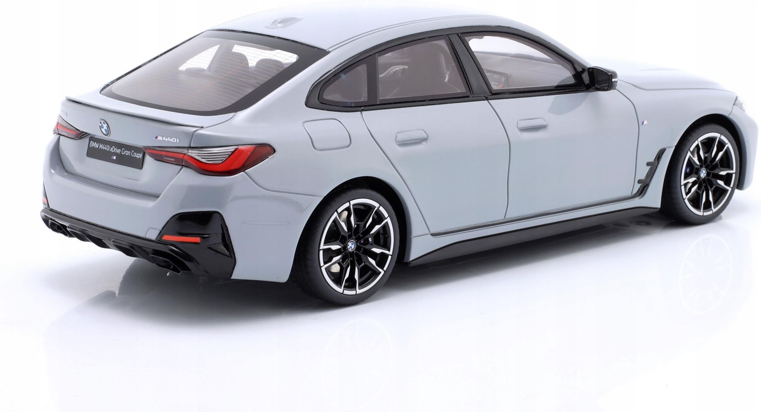 「chocolat」OTTO 1/18 BMW M440i xDrive Otto Mobile Otto Bmw M440I Xdrive Gran Coupe 2021 Brooklyn Grey