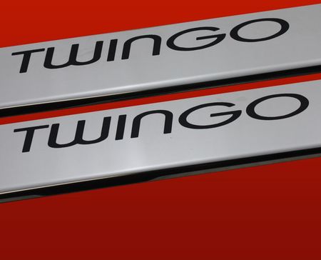 Steel Renault Twingo Mk2 Nakładki Progowe Ze Stali Nierdzewnej 304 Wykończenie Połysk Czarne Napisy - zdjęcie 4